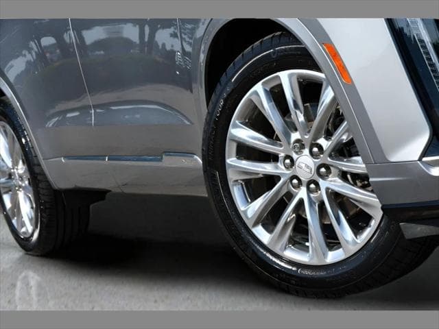 2024 Cadillac XT6 SUV in Argent Silver Metallic thumbnail 11
