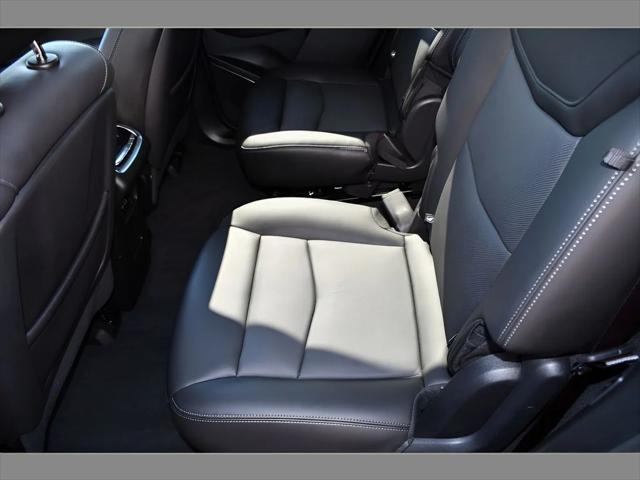 2024 Cadillac XT6 SUV in Argent Silver Metallic thumbnail 16