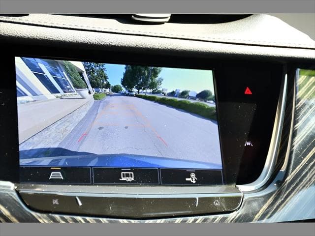 2024 Cadillac XT6 SUV in Argent Silver Metallic thumbnail 24