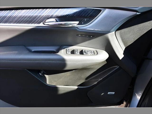 2024 Cadillac XT6 SUV in Argent Silver Metallic thumbnail 28