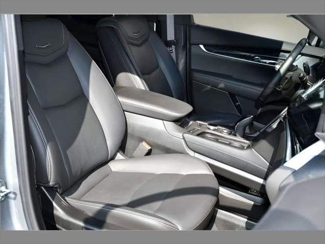 2024 Cadillac XT6 SUV in Argent Silver Metallic thumbnail 32