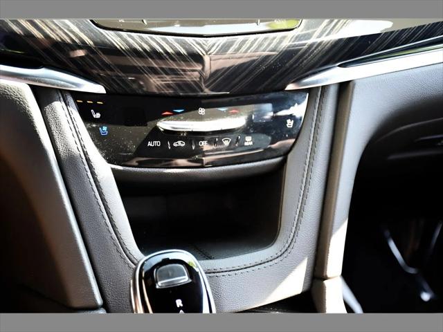 2024 Cadillac XT6 SUV in Argent Silver Metallic thumbnail 39
