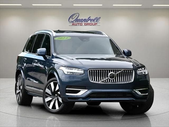 2024 Volvo XC90 Recharge Plug-In Hybrid in Denim Blue Metallic