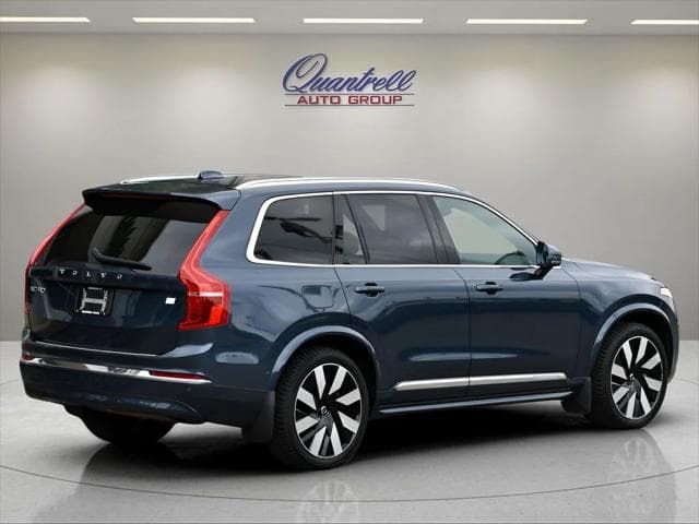 2024 Volvo XC90 Recharge Plug-In Hybrid SUV in Denim Blue Metallic thumbnail 4