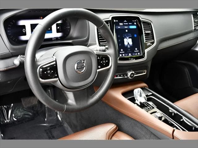 2024 Volvo XC90 Recharge Plug-In Hybrid SUV in Denim Blue Metallic thumbnail 13