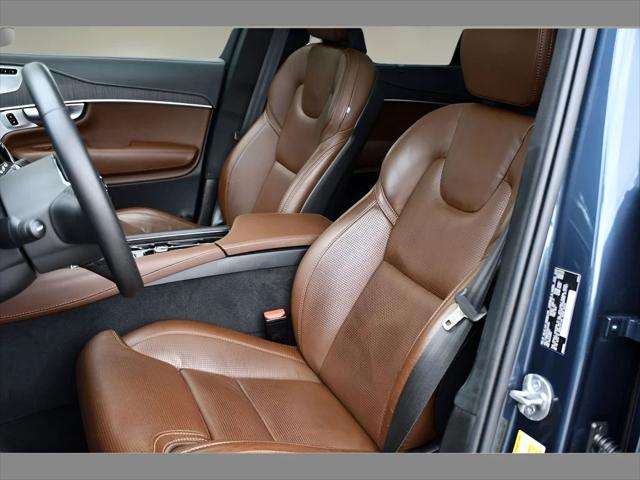 2024 Volvo XC90 Recharge Plug-In Hybrid SUV in Denim Blue Metallic thumbnail 14
