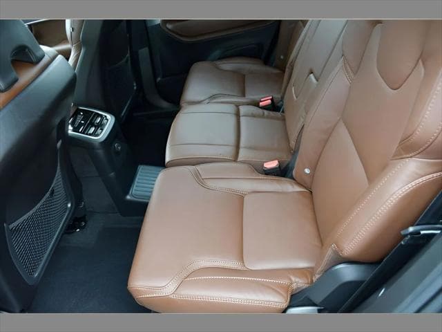 2024 Volvo XC90 Recharge Plug-In Hybrid SUV in Denim Blue Metallic thumbnail 16
