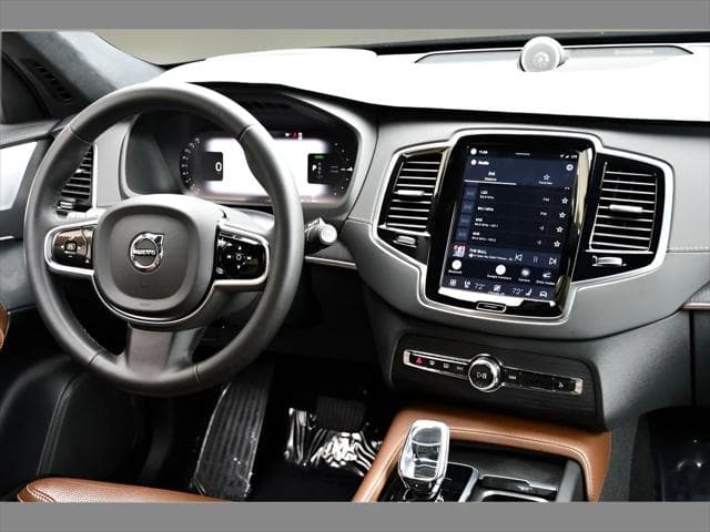 2024 Volvo XC90 Recharge Plug-In Hybrid SUV in Denim Blue Metallic thumbnail 20