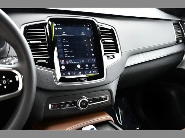 2024 Volvo XC90 Recharge Plug-In Hybrid SUV in Denim Blue Metallic thumbnail 21
