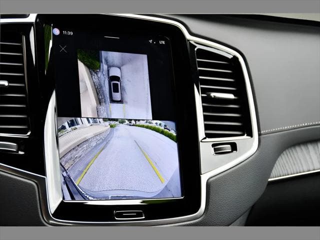 2024 Volvo XC90 Recharge Plug-In Hybrid SUV in Denim Blue Metallic thumbnail 24