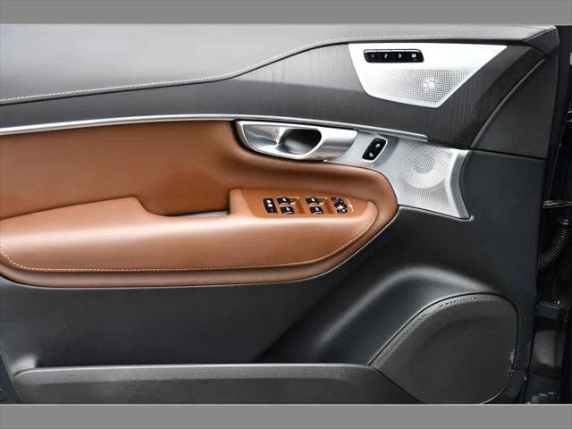 2024 Volvo XC90 Recharge Plug-In Hybrid SUV in Denim Blue Metallic thumbnail 29