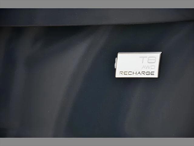 2024 Volvo XC90 Recharge Plug-In Hybrid SUV in Denim Blue Metallic thumbnail 30