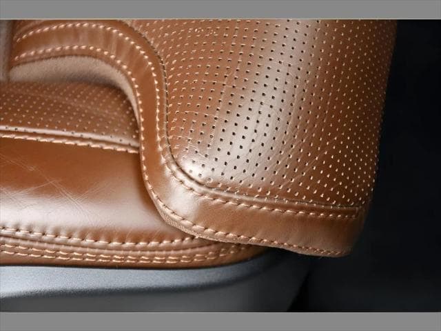 2024 Volvo XC90 Recharge Plug-In Hybrid SUV in Denim Blue Metallic thumbnail 34
