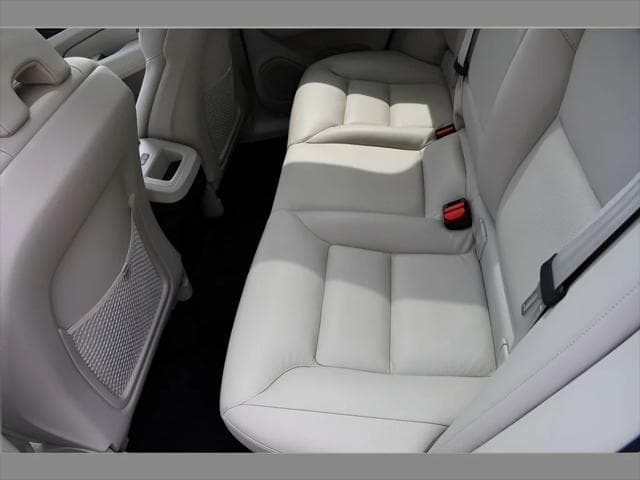 2024 Volvo XC60 SUV in Denim Blue Metallic thumbnail 16