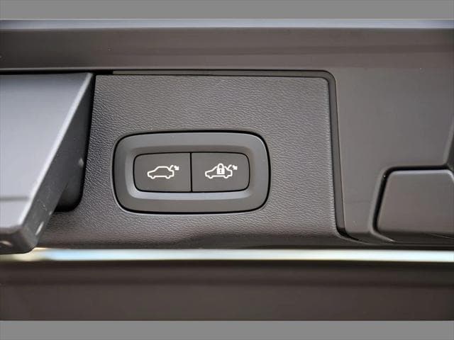 2024 Volvo XC60 SUV in Denim Blue Metallic thumbnail 25