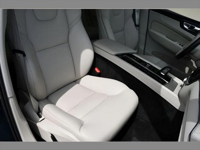 2024 Volvo XC60 SUV in Denim Blue Metallic thumbnail 32