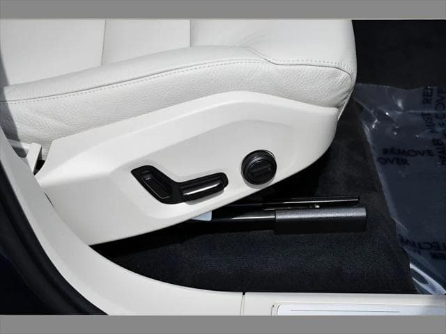 2024 Volvo XC60 SUV in Denim Blue Metallic thumbnail 33