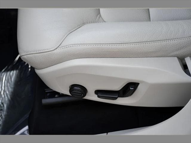 2024 Volvo XC60 SUV in Denim Blue Metallic thumbnail 35