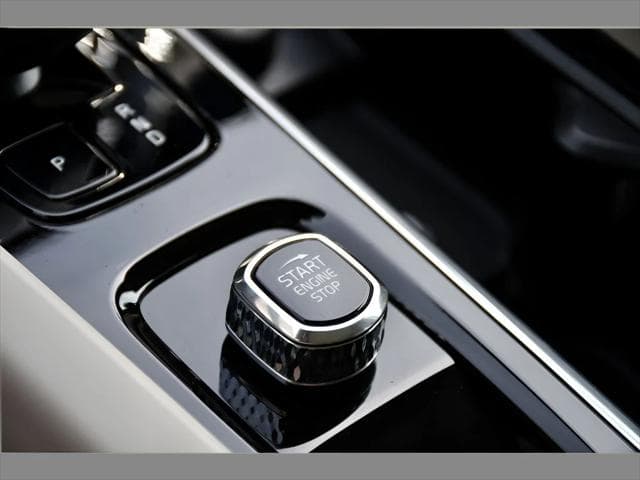 2024 Volvo XC60 SUV in Denim Blue Metallic thumbnail 38