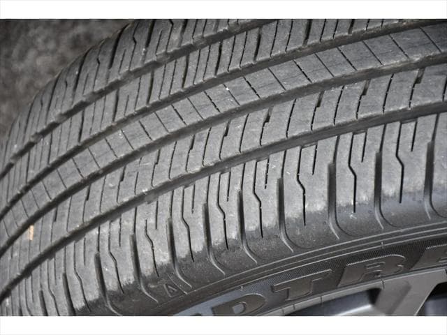 2026 Subaru Outback SUV in Ice Silver Metallic thumbnail 12
