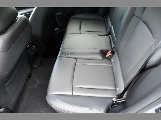 2026 Subaru Outback SUV in Ice Silver Metallic thumbnail 16