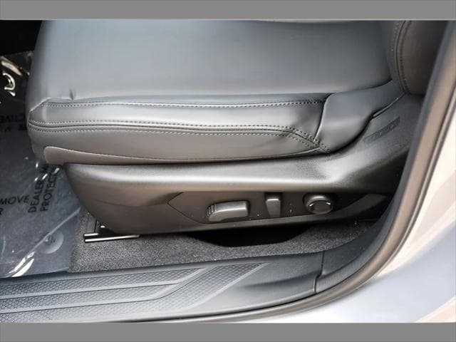 2026 Subaru Outback SUV in Ice Silver Metallic thumbnail 31