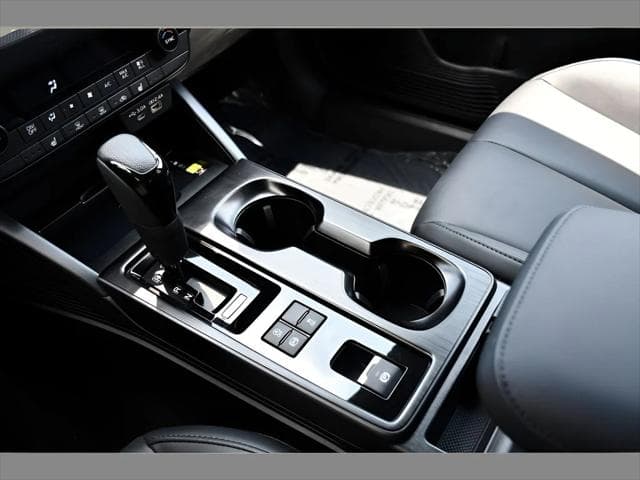 2026 Subaru Outback SUV in Ice Silver Metallic thumbnail 34