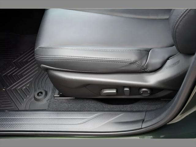 2026 Subaru Outback SUV in Deep Emerald Green Pearl thumbnail 31