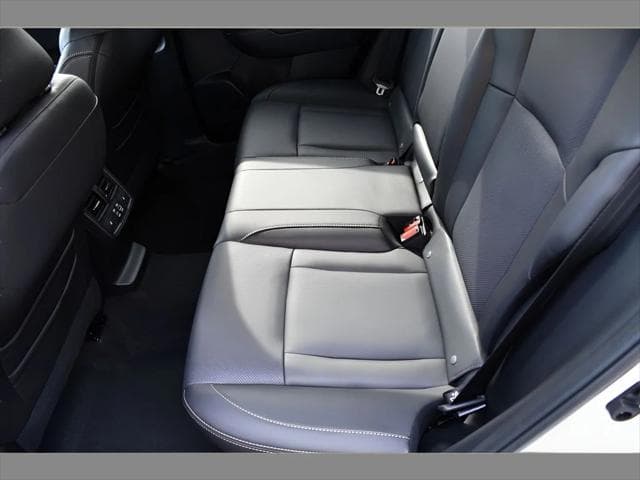2026 Subaru Outback SUV in Crystal White Pearl thumbnail 16