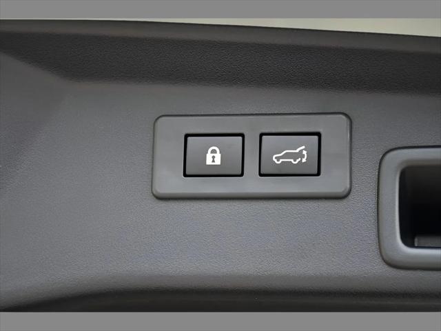2026 Subaru Outback SUV in Crystal White Pearl thumbnail 24