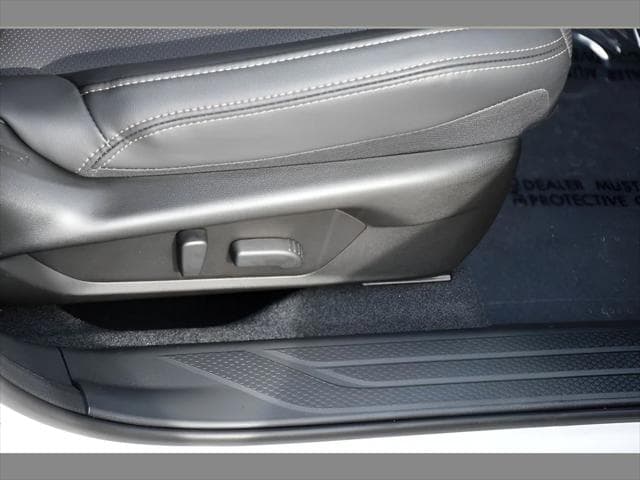 2026 Subaru Outback SUV in Crystal White Pearl thumbnail 31