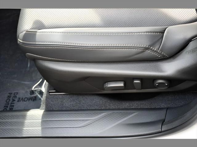 2026 Subaru Outback SUV in Crystal White Pearl thumbnail 33