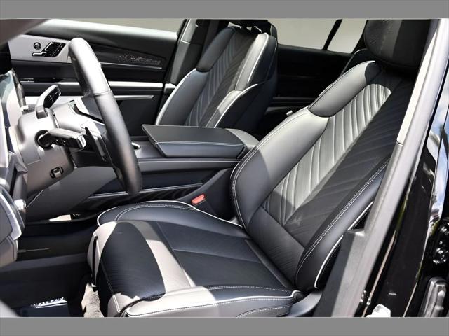 2026 Cadillac VISTIQ SUV in Stellar Black Metallic thumbnail 15