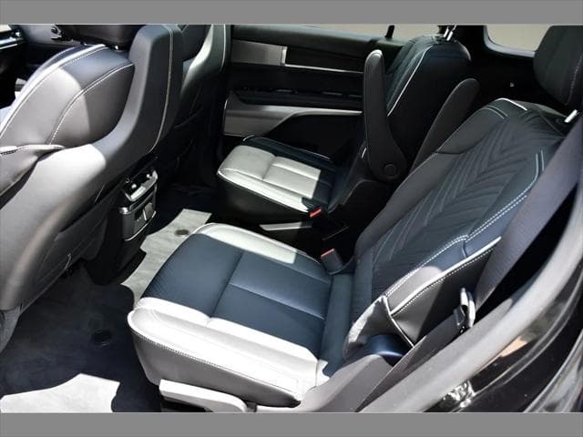2026 Cadillac VISTIQ SUV in Stellar Black Metallic thumbnail 17