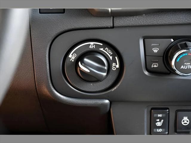 2026 Nissan Frontier Truck in Tactical Green Metallic thumbnail 37