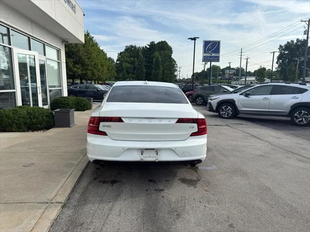 2018 Volvo S90 Sedan in Crystal White Pearl Metallic thumbnail 4