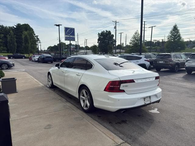 2018 Volvo S90 Sedan in Crystal White Pearl Metallic thumbnail 5