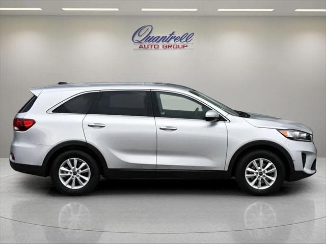 2019 Kia Sorento SUV in Sparkling Silver thumbnail 3