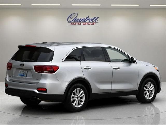 2019 Kia Sorento SUV in Sparkling Silver thumbnail 4