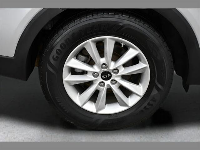 2019 Kia Sorento SUV in Sparkling Silver thumbnail 11