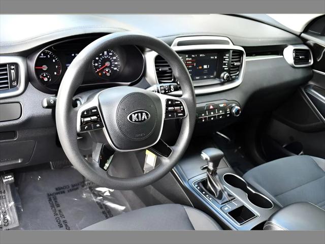 2019 Kia Sorento SUV in Sparkling Silver thumbnail 13