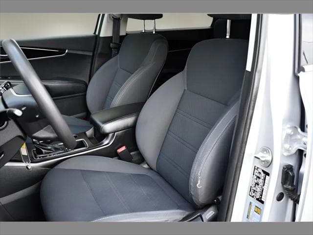 2019 Kia Sorento SUV in Sparkling Silver thumbnail 14