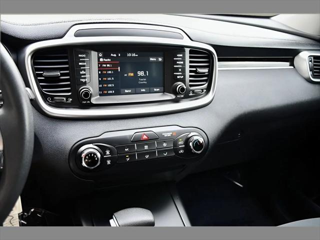 2019 Kia Sorento SUV in Sparkling Silver thumbnail 19