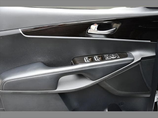 2019 Kia Sorento SUV in Sparkling Silver thumbnail 23