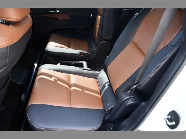 2024 Lexus GX 550 SUV in Eminent White Pearl thumbnail 16