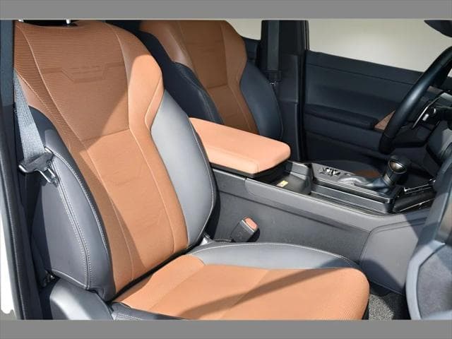 2024 Lexus GX 550 SUV in Eminent White Pearl thumbnail 30