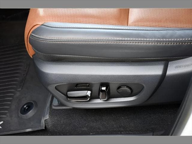 2024 Lexus GX 550 SUV in Eminent White Pearl thumbnail 33