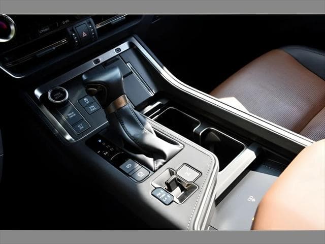 2024 Lexus GX 550 SUV in Eminent White Pearl thumbnail 37