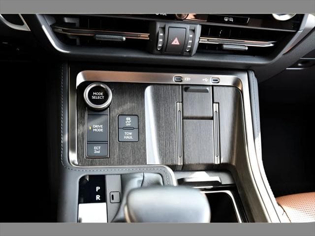 2024 Lexus GX 550 SUV in Eminent White Pearl thumbnail 38