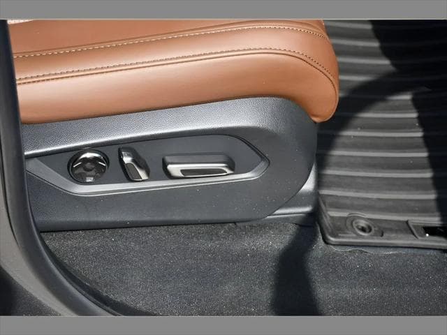 2024 Acura MDX SUV in Platinum White Pearl thumbnail 32
